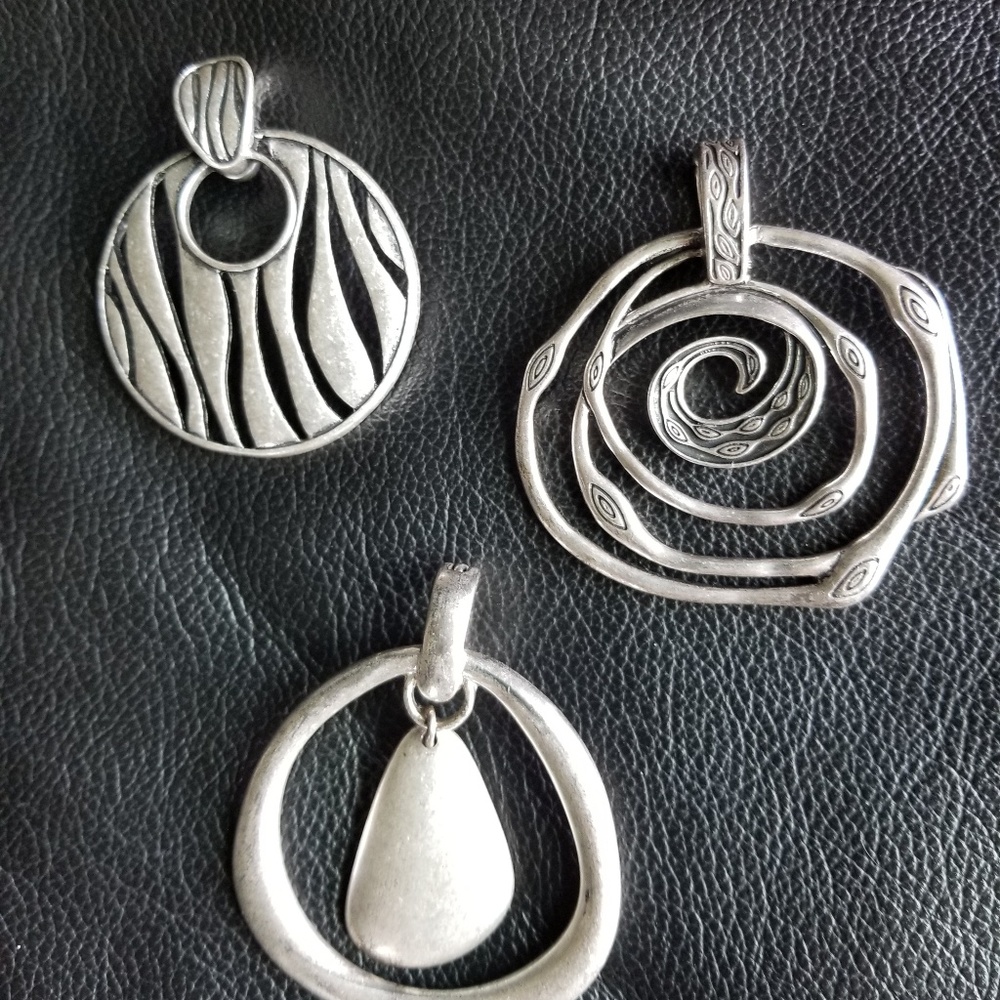 Premier Designs Necklace & Magnetic Clasp Pendants